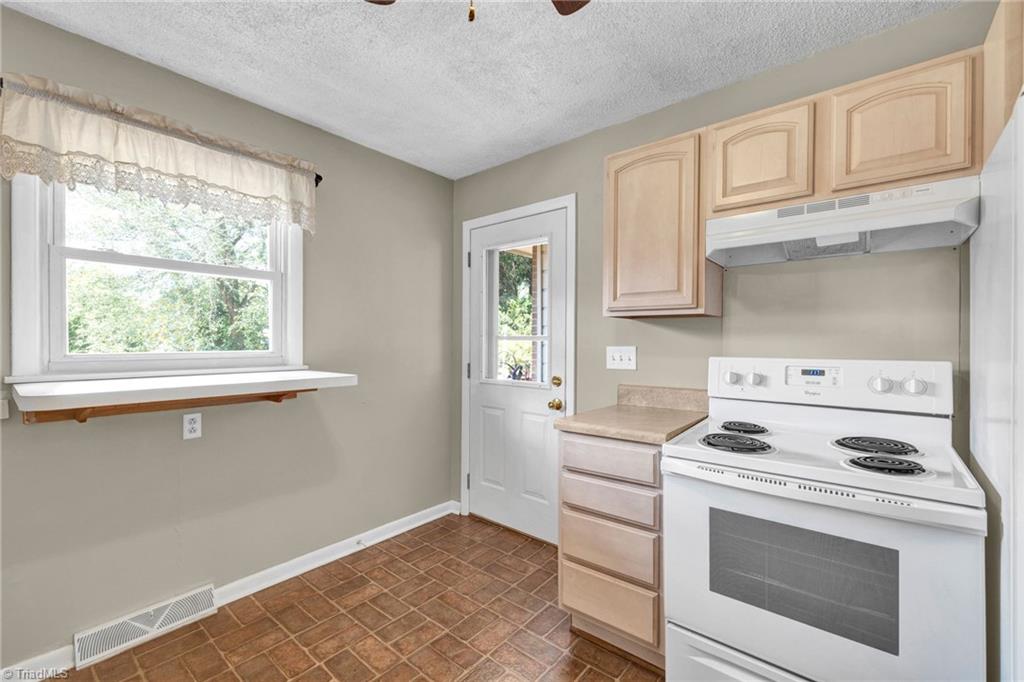 907 Brentwood Road Eden, NC 27288 - Photo 16 of 31 Gallery Image 16