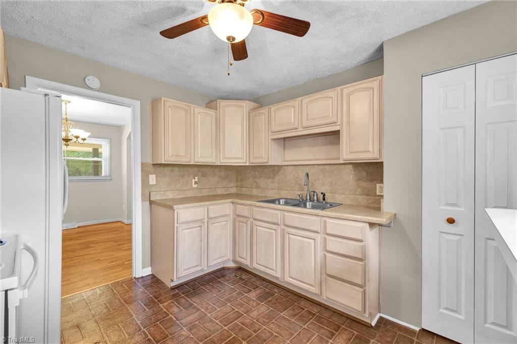 907 Brentwood Road Eden, NC 27288 - Photo 17 of 31 Gallery Image 17