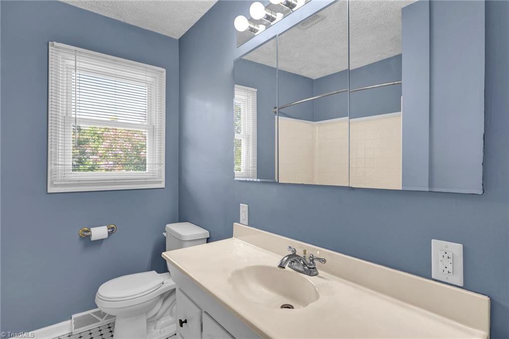 907 Brentwood Road Eden, NC 27288 - Photo 20 of 31 Gallery Image 20