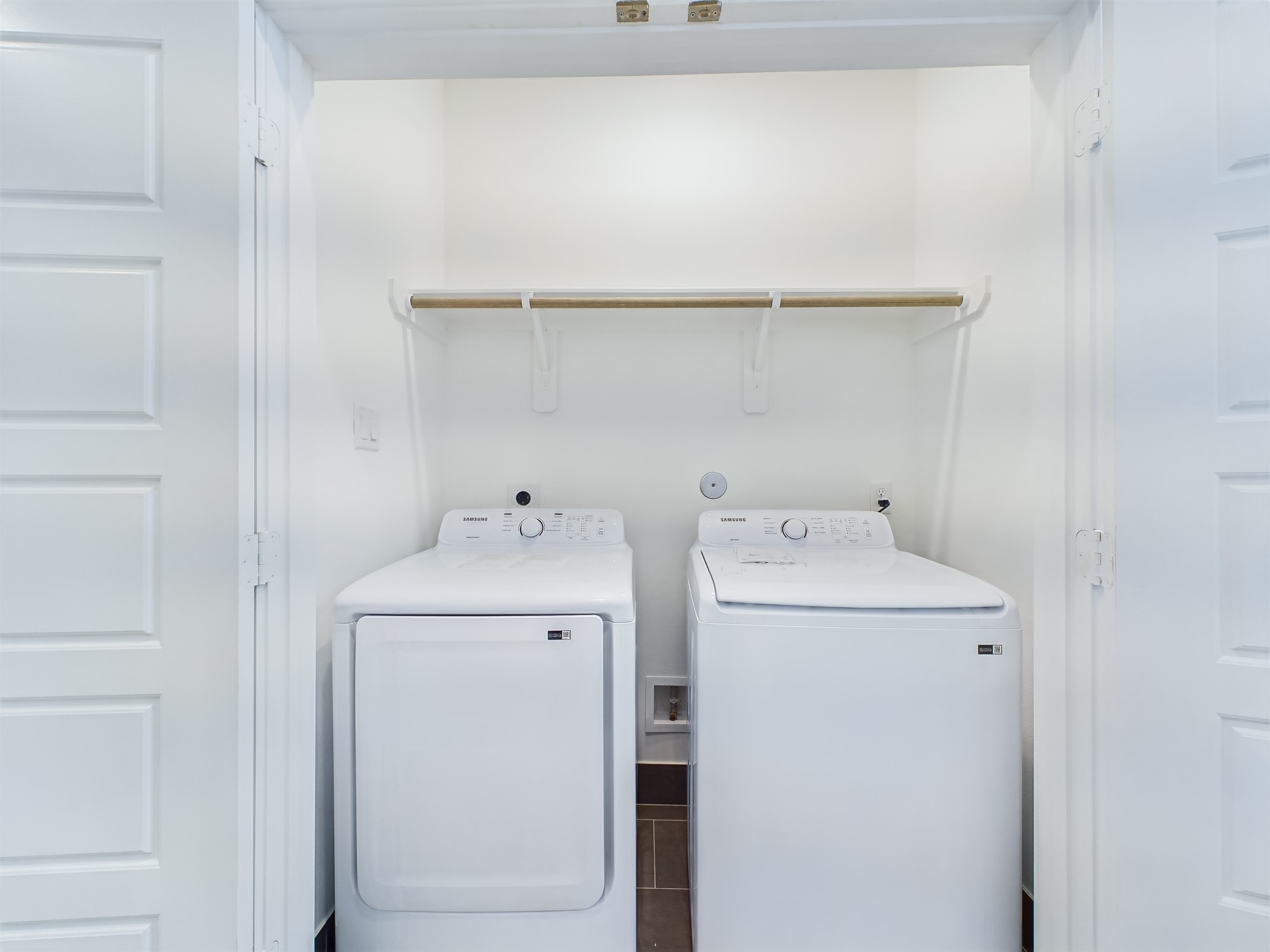 8319 Springwood Drive Houston, TX 77055 - Photo 16 of 47 Laundry room - conveniently located on the third floor.
