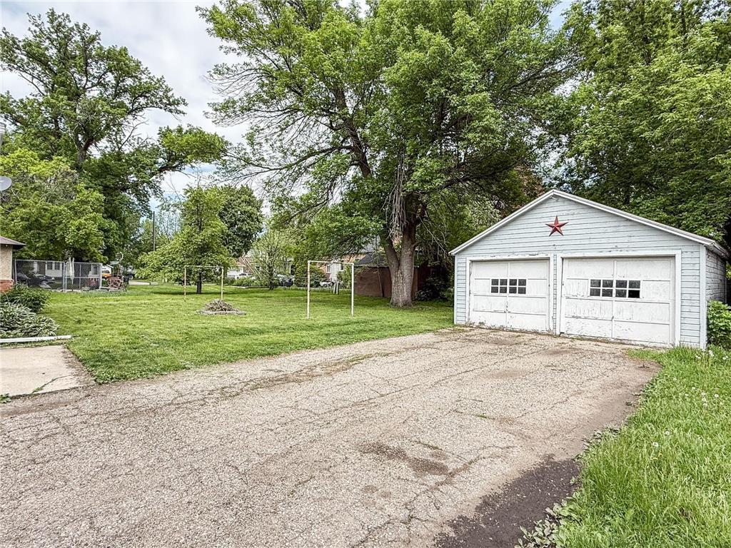 409 9th Street Southwest Willmar, MN 56201 - Photo 4 of 56