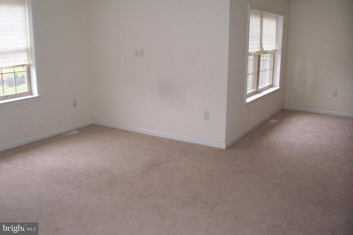 300 Bloomfield Drive Lititz, PA 17543 - Photo 8 of 10 Gallery Image 8