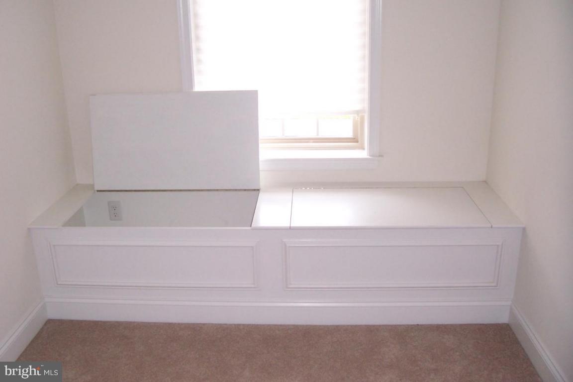 300 Bloomfield Drive Lititz, PA 17543 - Photo 9 of 10 Gallery Image 9