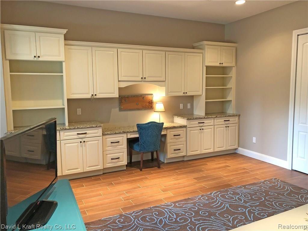 9204 Crescent Beach Road Pigeon, MI 48755 - Photo 52 of 66 9204CrescentBeachBed5BuiltIns.jpg