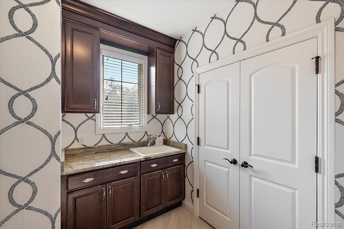 3071 Emeraude Court Rochester, MI 48306 - Photo 23 of 60 24-3071 Emeraude-48.jpg