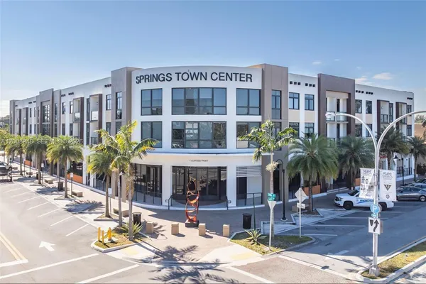 $2,900 | 1 Curtiss Parkway, Unit 219, Miami Springs, FL 33166