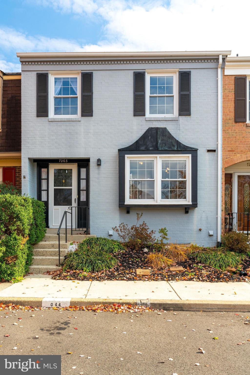 7263 Evanston Road Springfield, VA 22150 - Photo 2 of 31