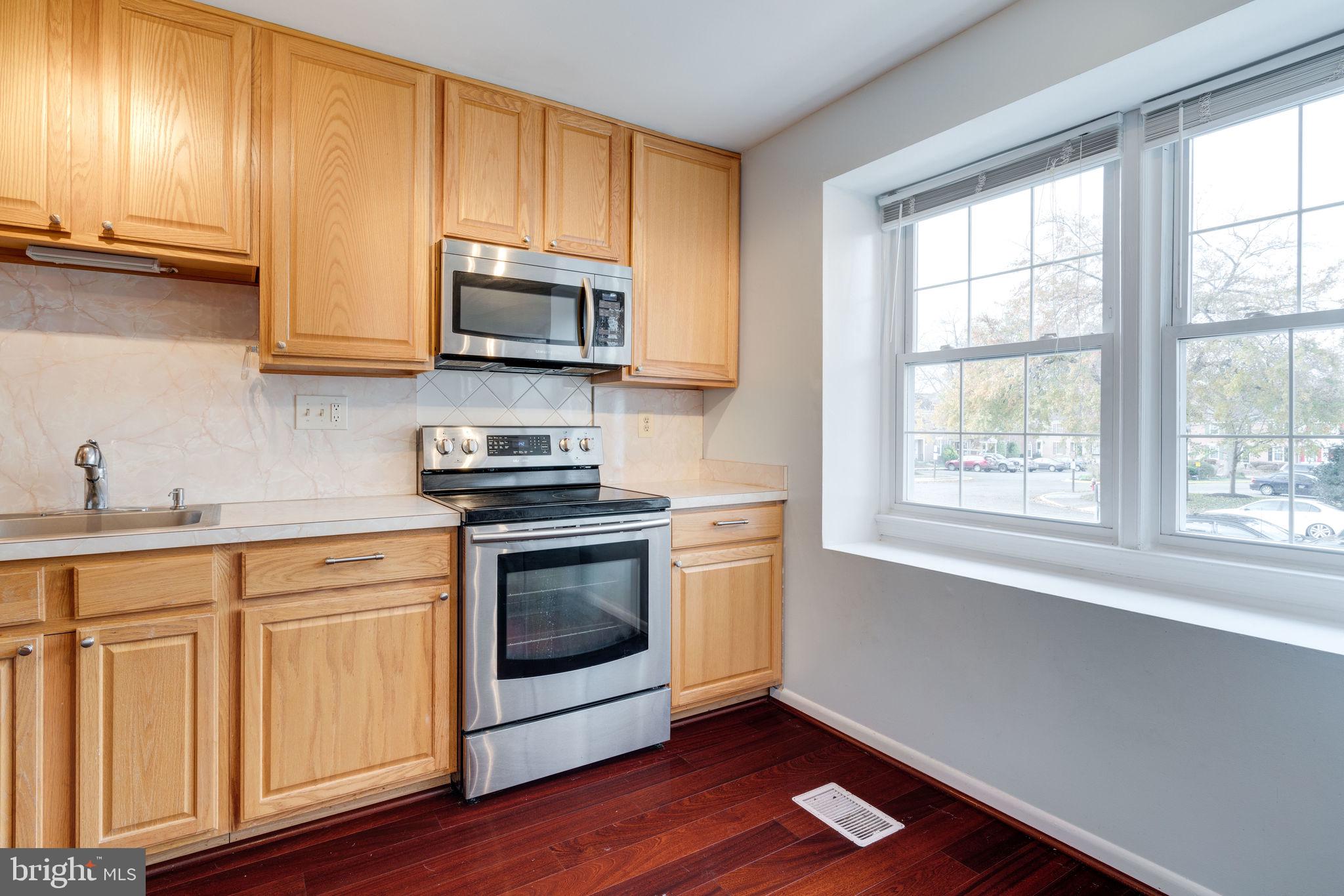 7263 Evanston Road Springfield, VA 22150 - Photo 5 of 31