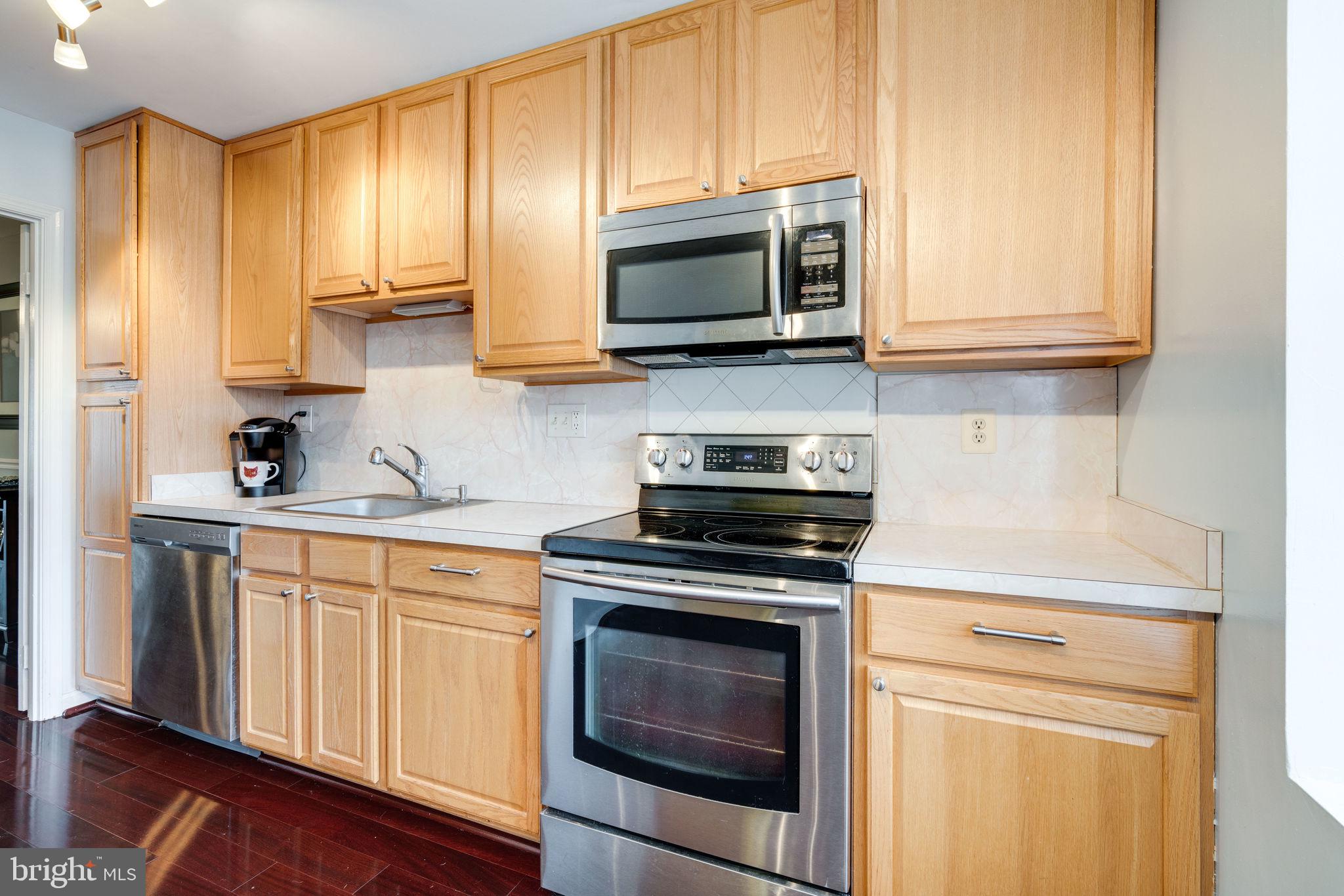 7263 Evanston Road Springfield, VA 22150 - Photo 8 of 31