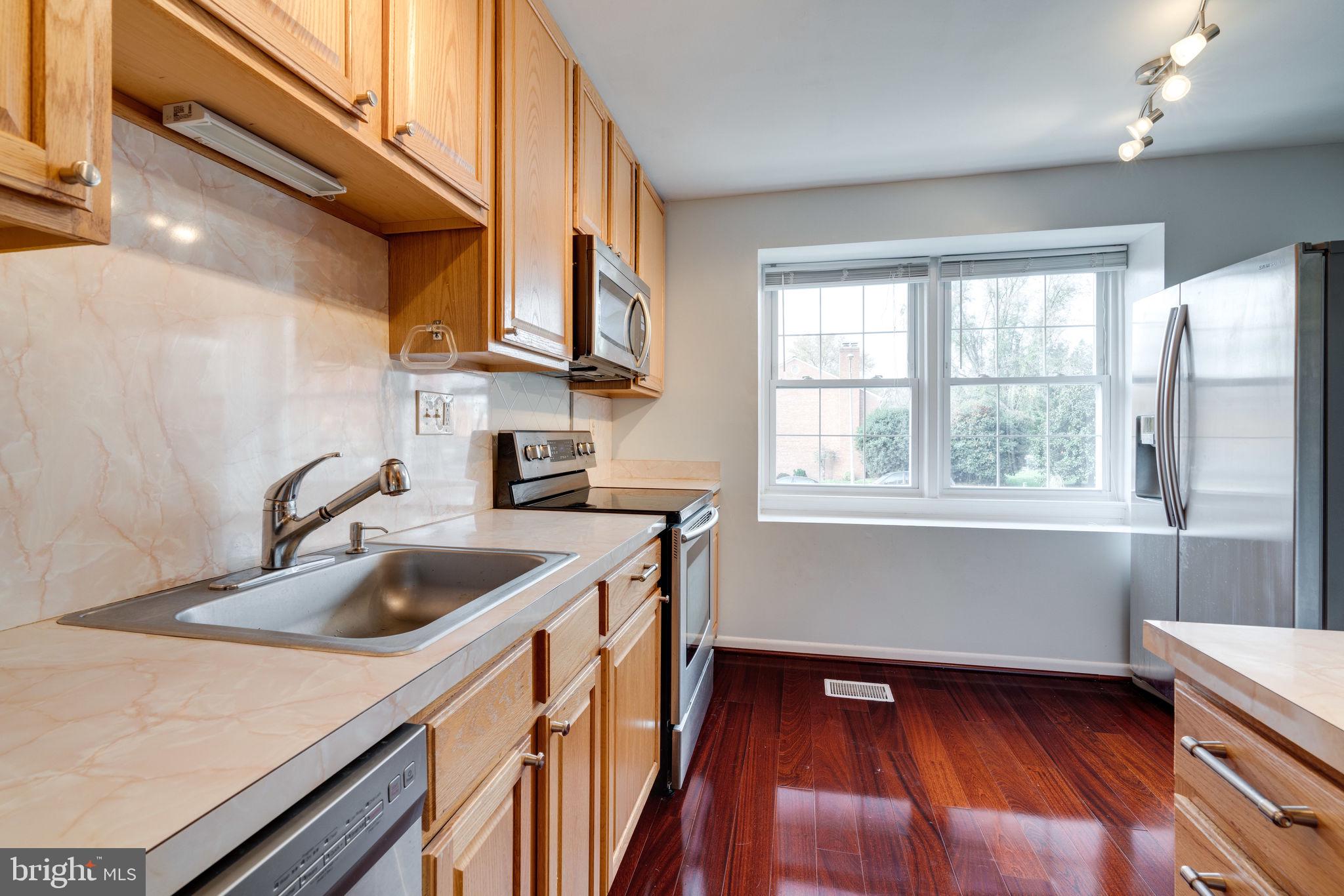 7263 Evanston Road Springfield, VA 22150 - Photo 9 of 31