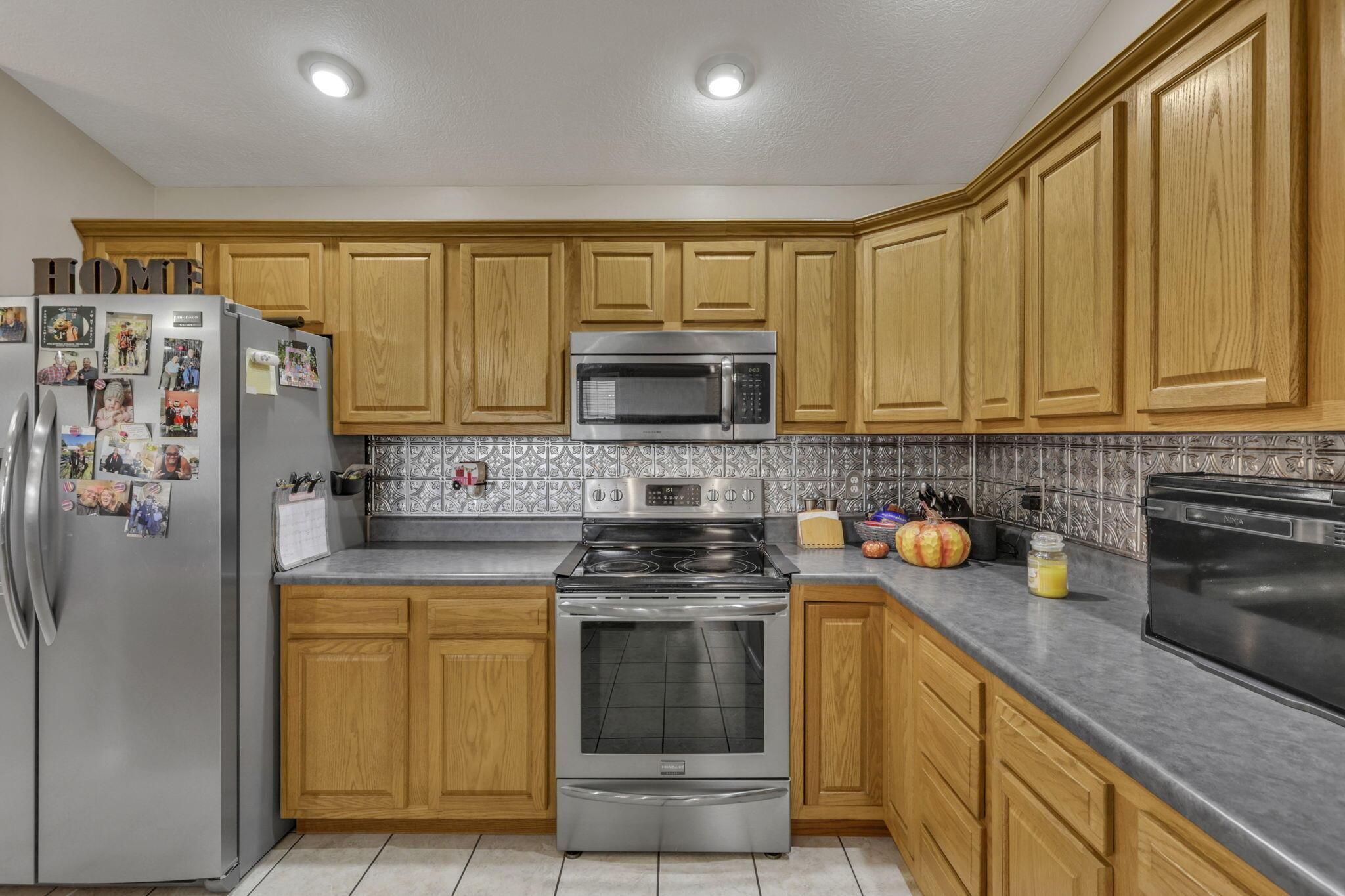 6092 Clearport Road Southwest Lancaster, OH 43130 - Photo 17 of 70 18-web-or-mls-_S5A5533