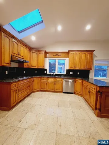 $5,200 | 248 Oakwood Drive, Paramus, NJ 07652