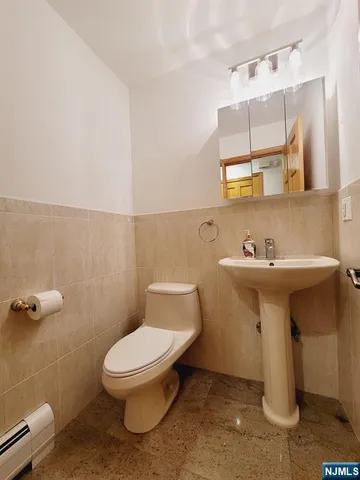 $5,200 | 248 Oakwood Drive, Paramus, NJ 07652