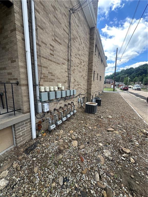 935 Russellwood Avenue McKees Rocks, PA 15136 - Photo 41 of 44
