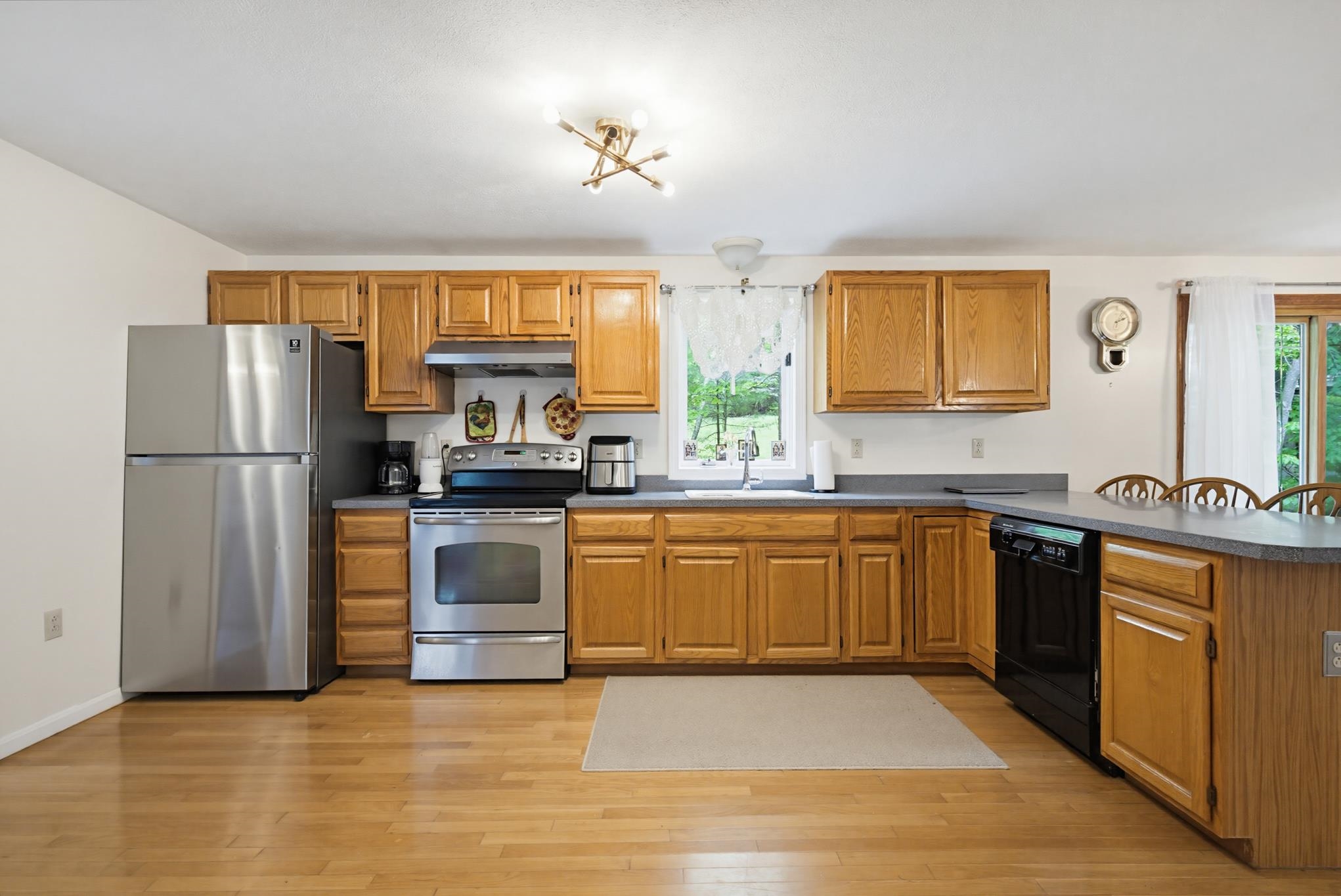 2 Arthur Avenue Hooksett, NH 03106 - Photo 4 of 49
