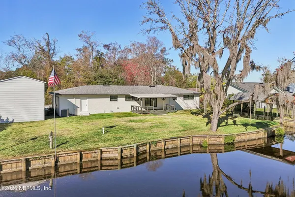 a view of a house with a backyard