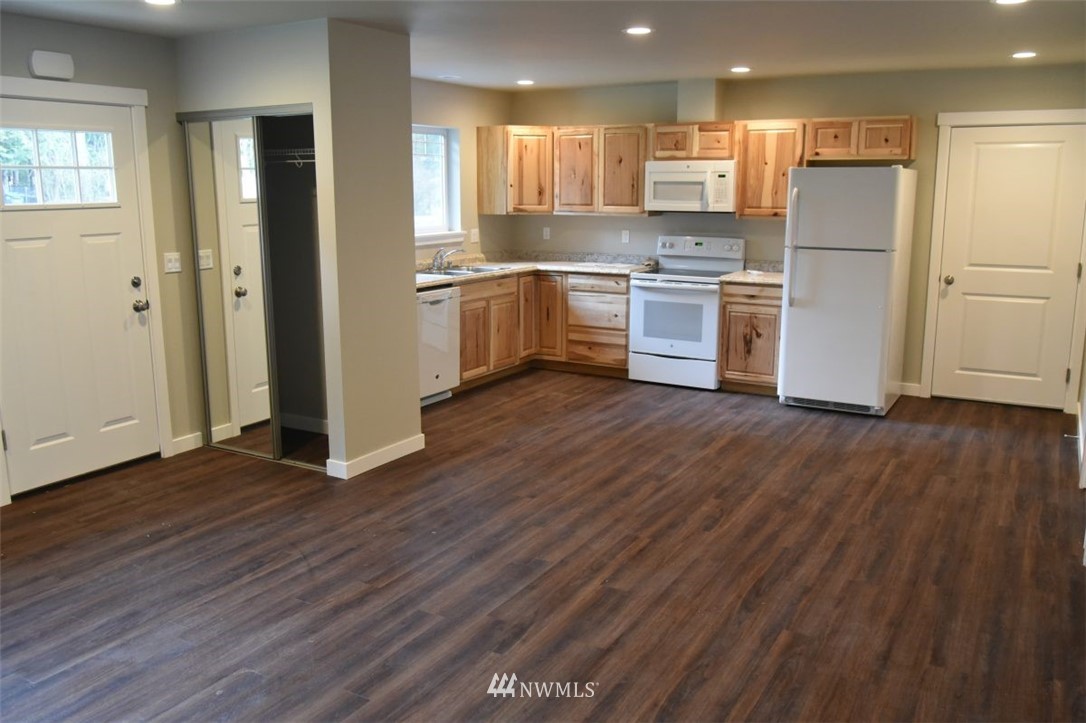 6136 Shamrock Road Maple Falls, WA 98266 - Photo 5 of 9 Gallery Image 5