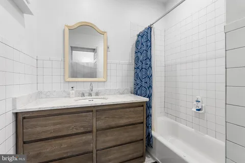 $420,000 | 1029 Spruce Street, Unit 200, Philadelphia, PA 19107