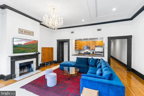 $420,000 | 1029 Spruce Street, Unit 200, Philadelphia, PA 19107