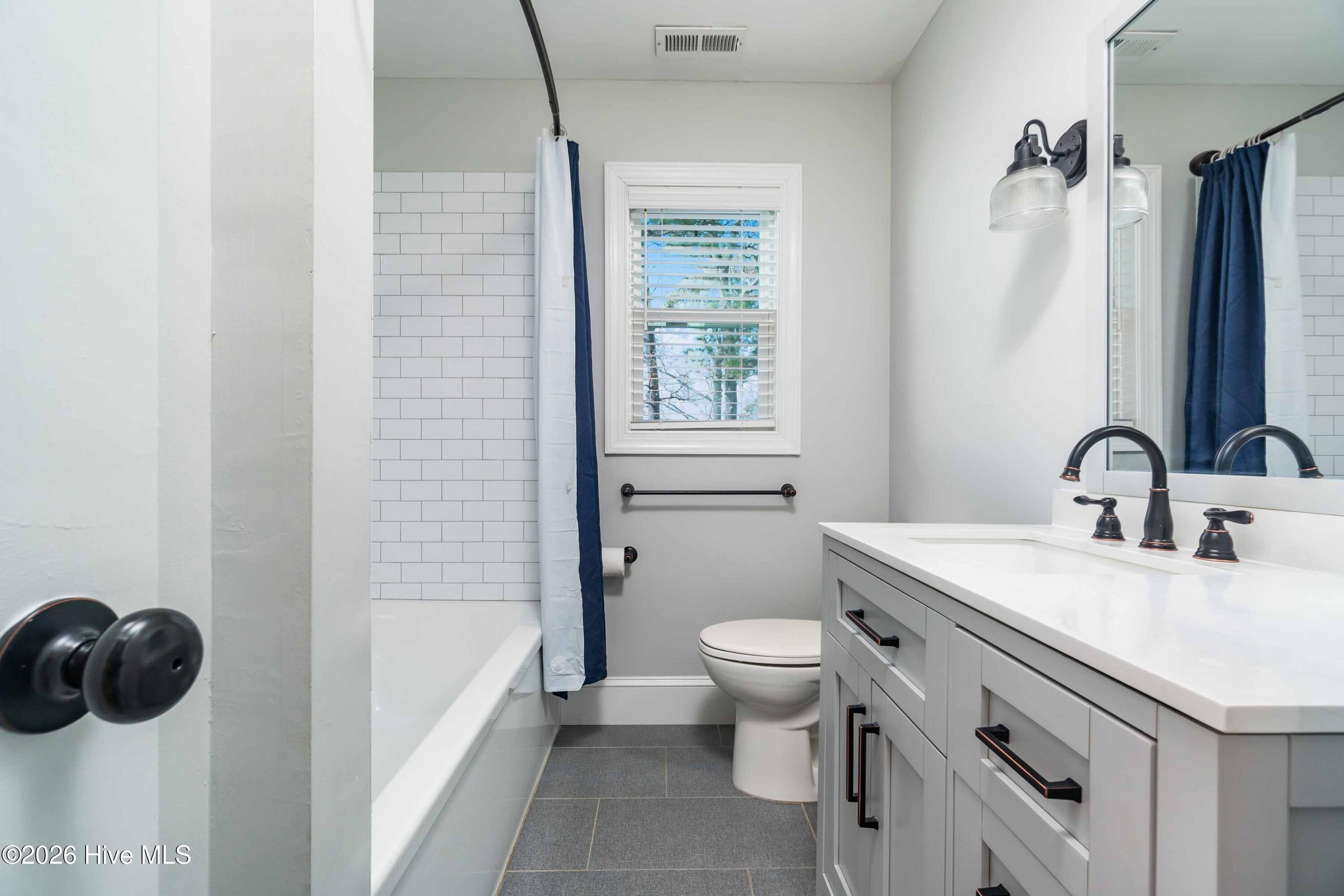 3465 Janiero Road Arapahoe, NC 28510 - Photo 25 of 47 021_Guest Bath