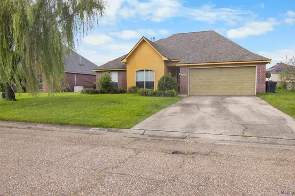 $2,250 | 40450 Hawthorne Drive, Darrow, LA 70725