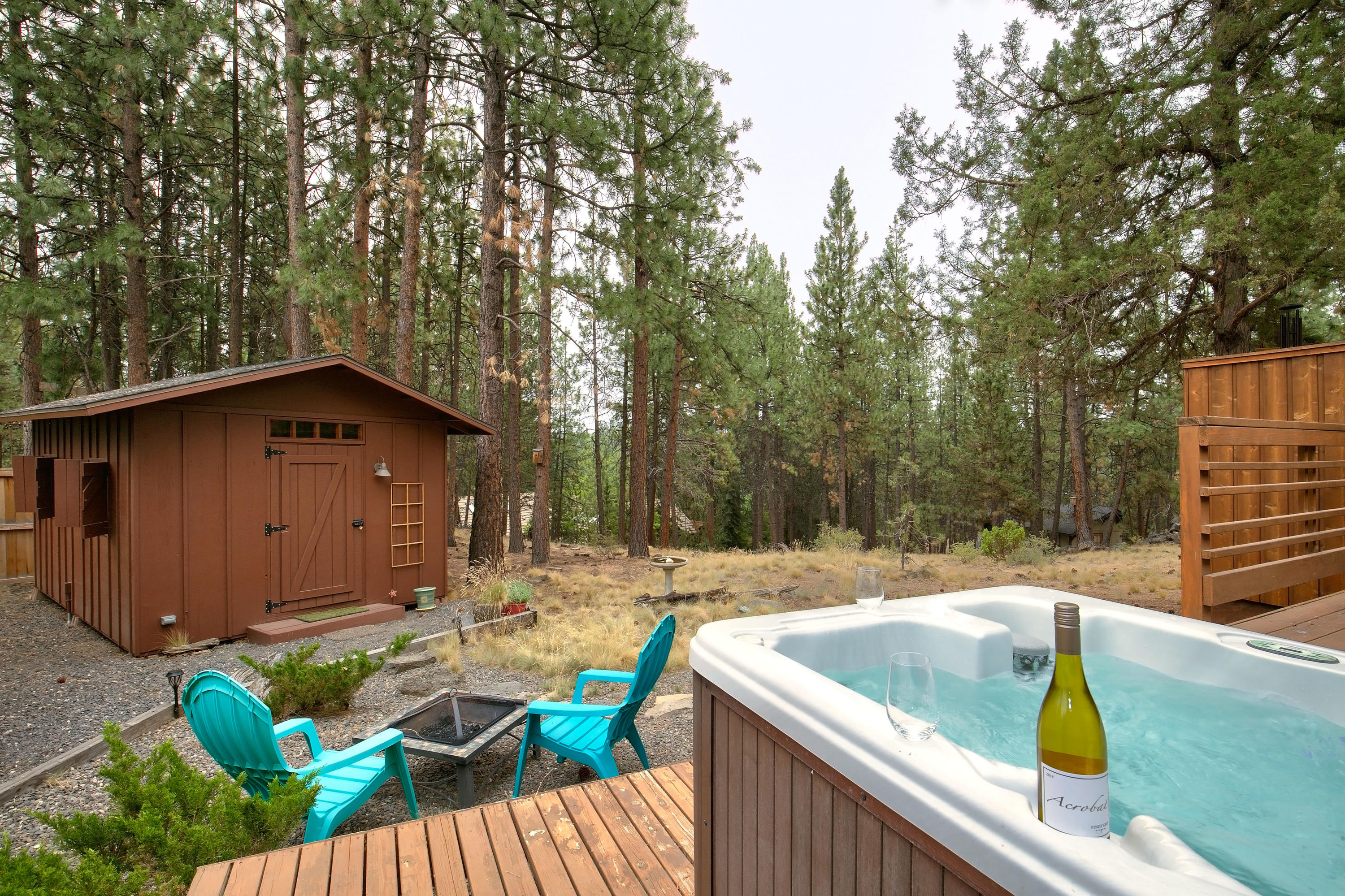 19537 East Campbell Road Bend, OR 97702 - Photo 21 of 29 Hot tub included!