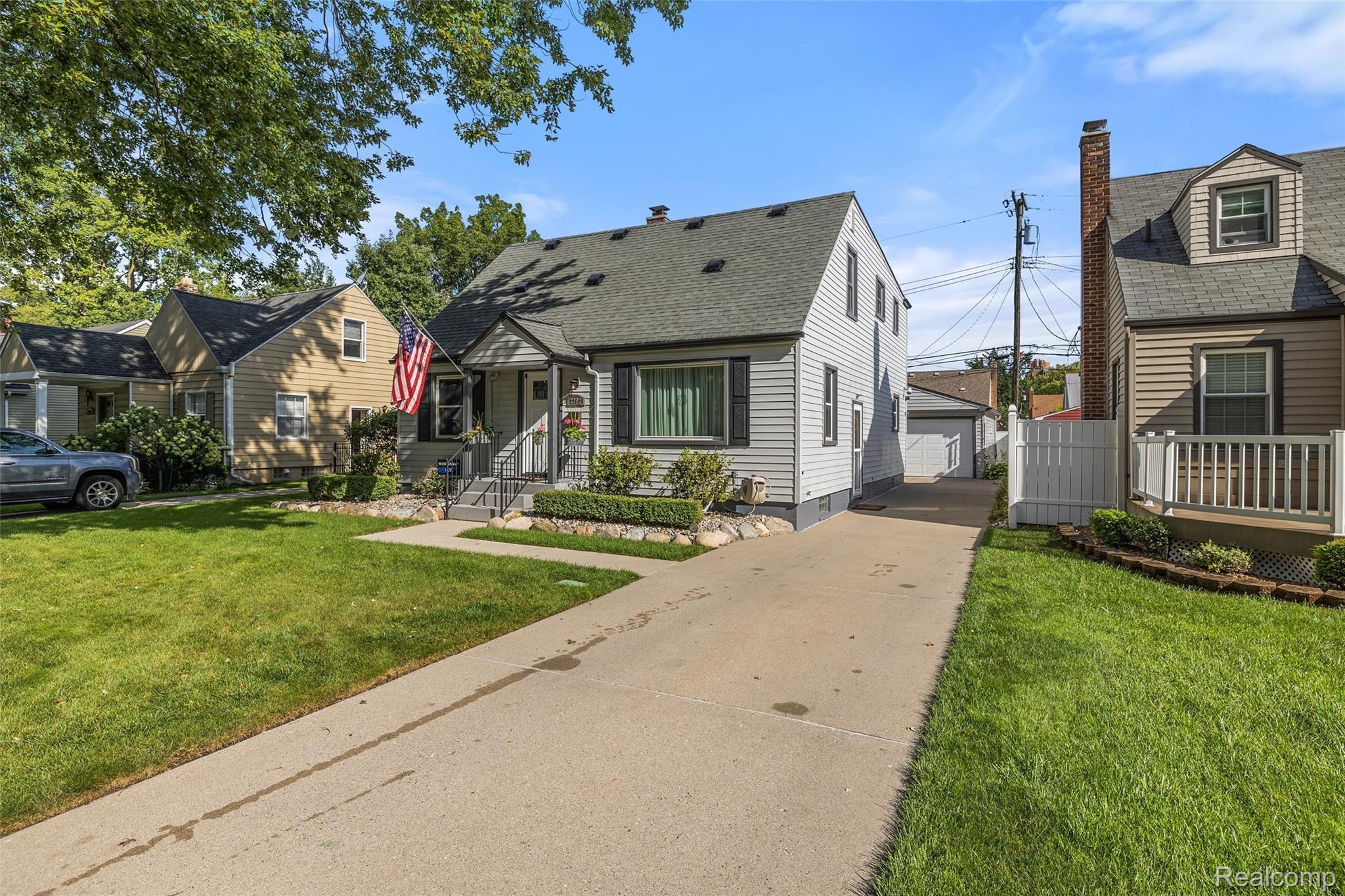 2392 Columbia Road Berkley, MI 48072 - Photo 6 of 55 2392 Columbia Rd-6.jpg