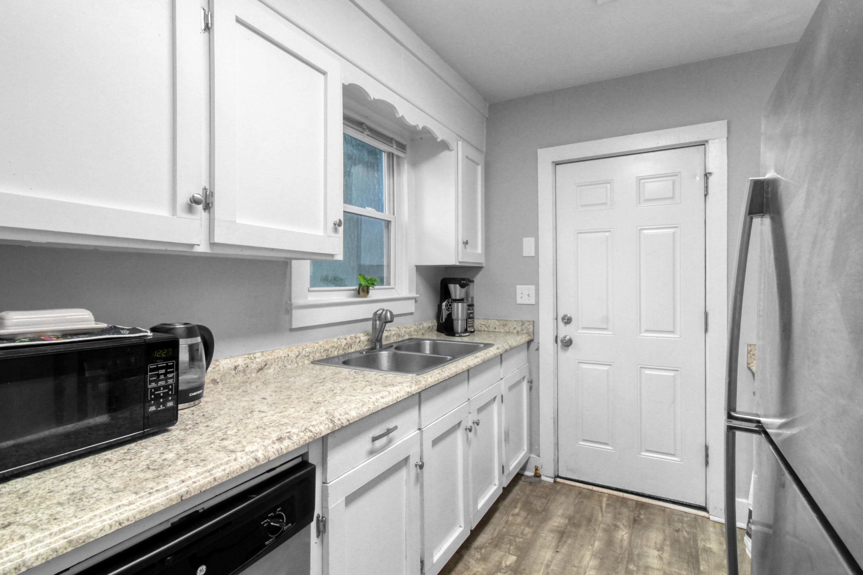 2744 Saratoga Road North Charleston, SC 29405 - Photo 18 of 24 kitchen
