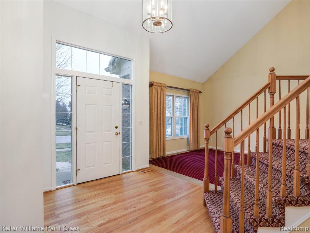 673 Lake Ridge Road Rochester Hills, MI 48307 - Photo 2 of 26