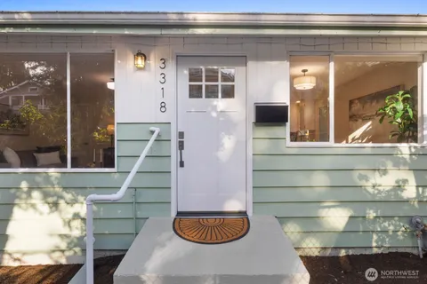 $835,000 | 3318 20th Avenue South, Seattle, WA 98144
