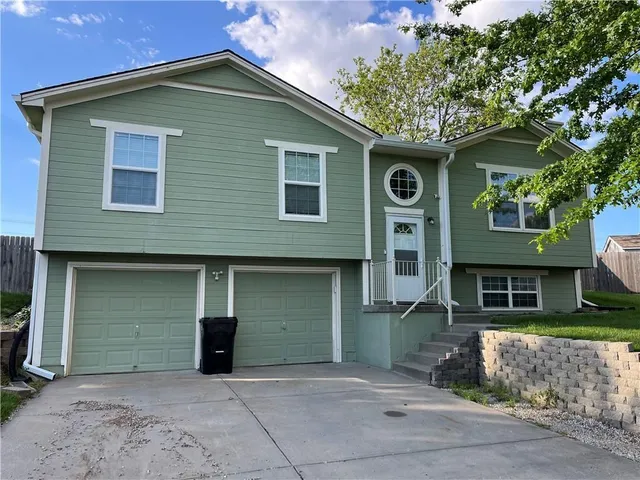 $268,000 | 20242 East 17th St Court North, Independence, MO 64056