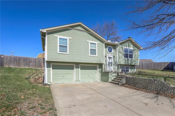 $268,000 | 20242 East 17th St Court North, Independence, MO 64056