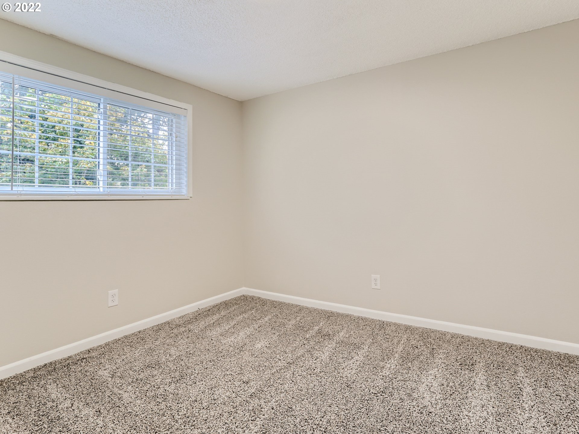 12300 Southwest Davies Road Beaverton, OR 97008 - Photo 25 of 31 an empty room with a window