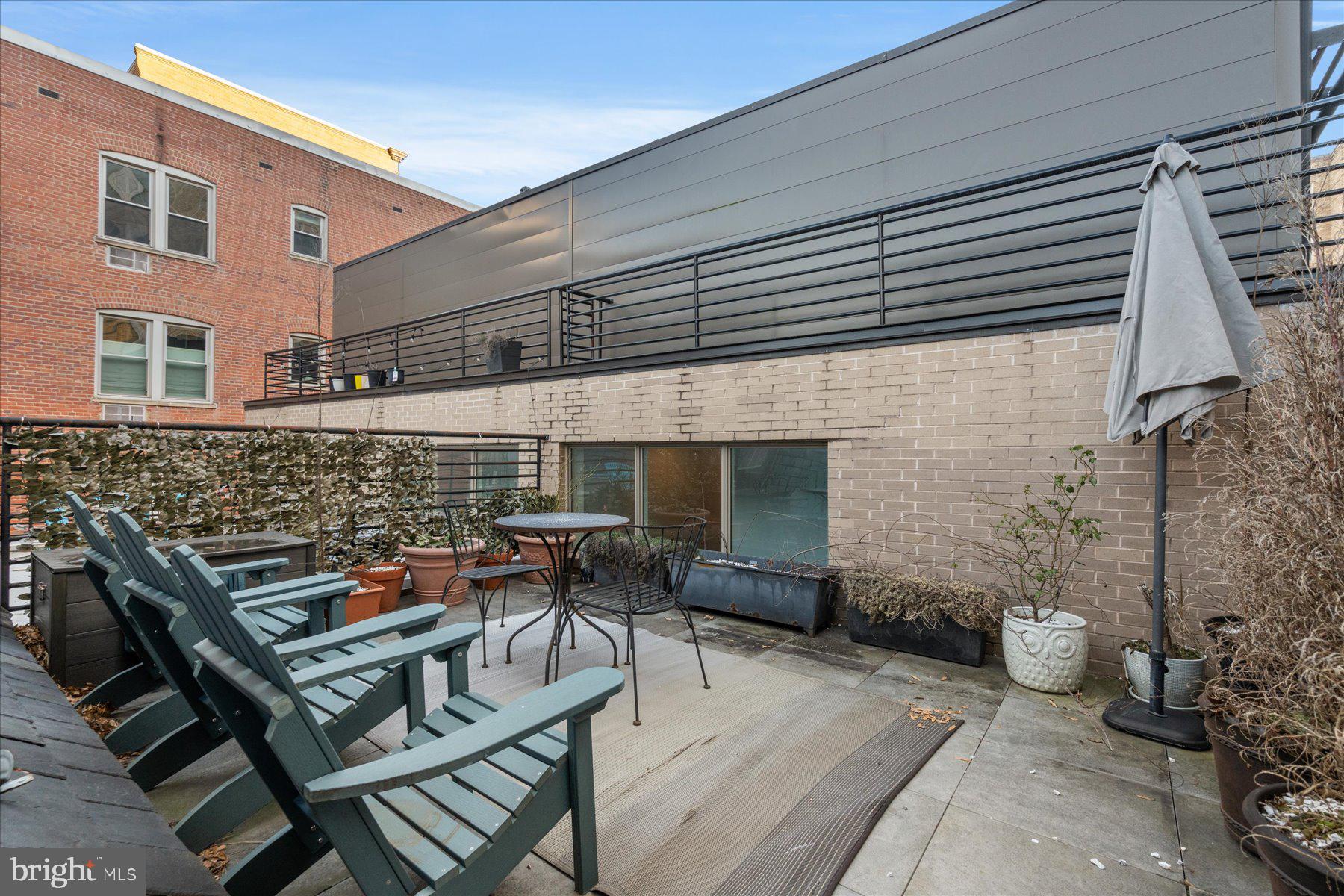 2014 Kalorama Road Northwest, Unit 7 Washington, DC 20009 - Photo 8 of 23 a backyard of a house with outdoor seating