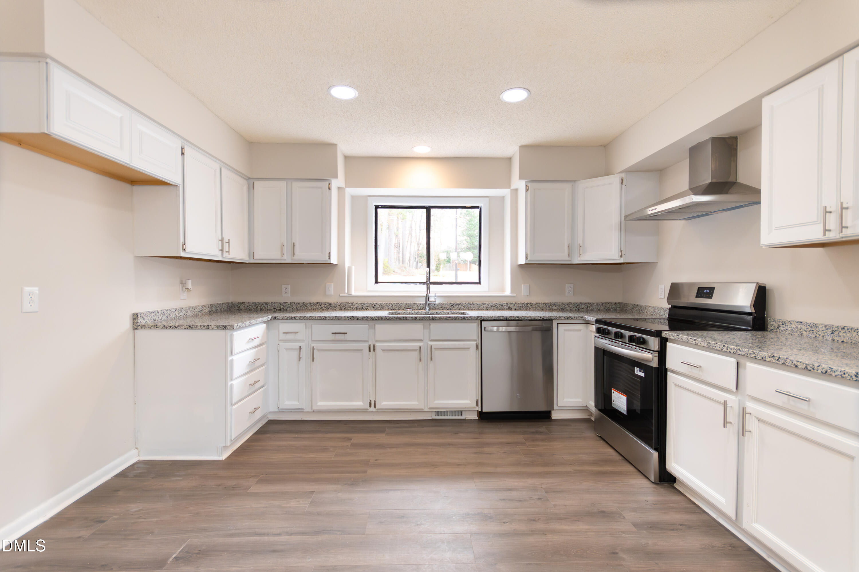 6001 Applewood Lane Raleigh, NC 27609 - Photo 3 of 36 DSC_3715 (1)