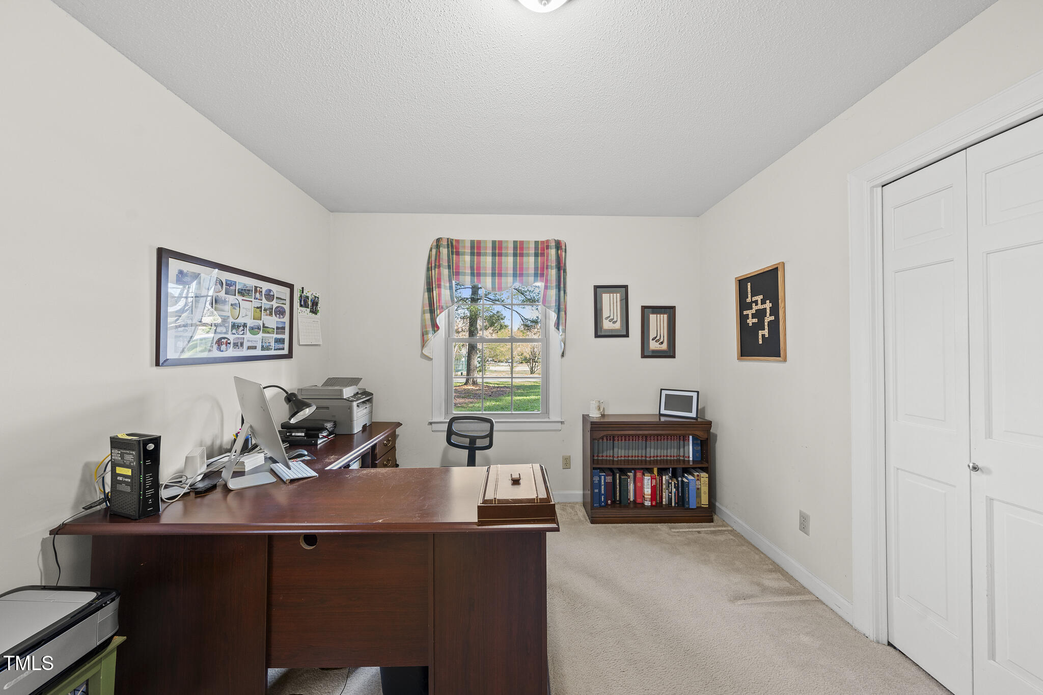 11801 Strickland Road Raleigh, NC 27613 - Photo 21 of 38 a room with furniture and a workspace