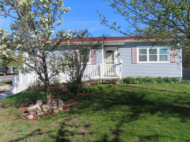 $535,000 | 565 18th Street, West Babylon, NY 11704