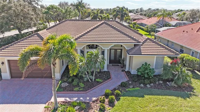 $879,900 | 4798 Hanging Moss Lane, Sarasota, FL 34238