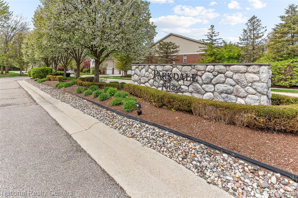 1637 Deepwood Circle Rochester, MI 48307 - Photo 33 of 34