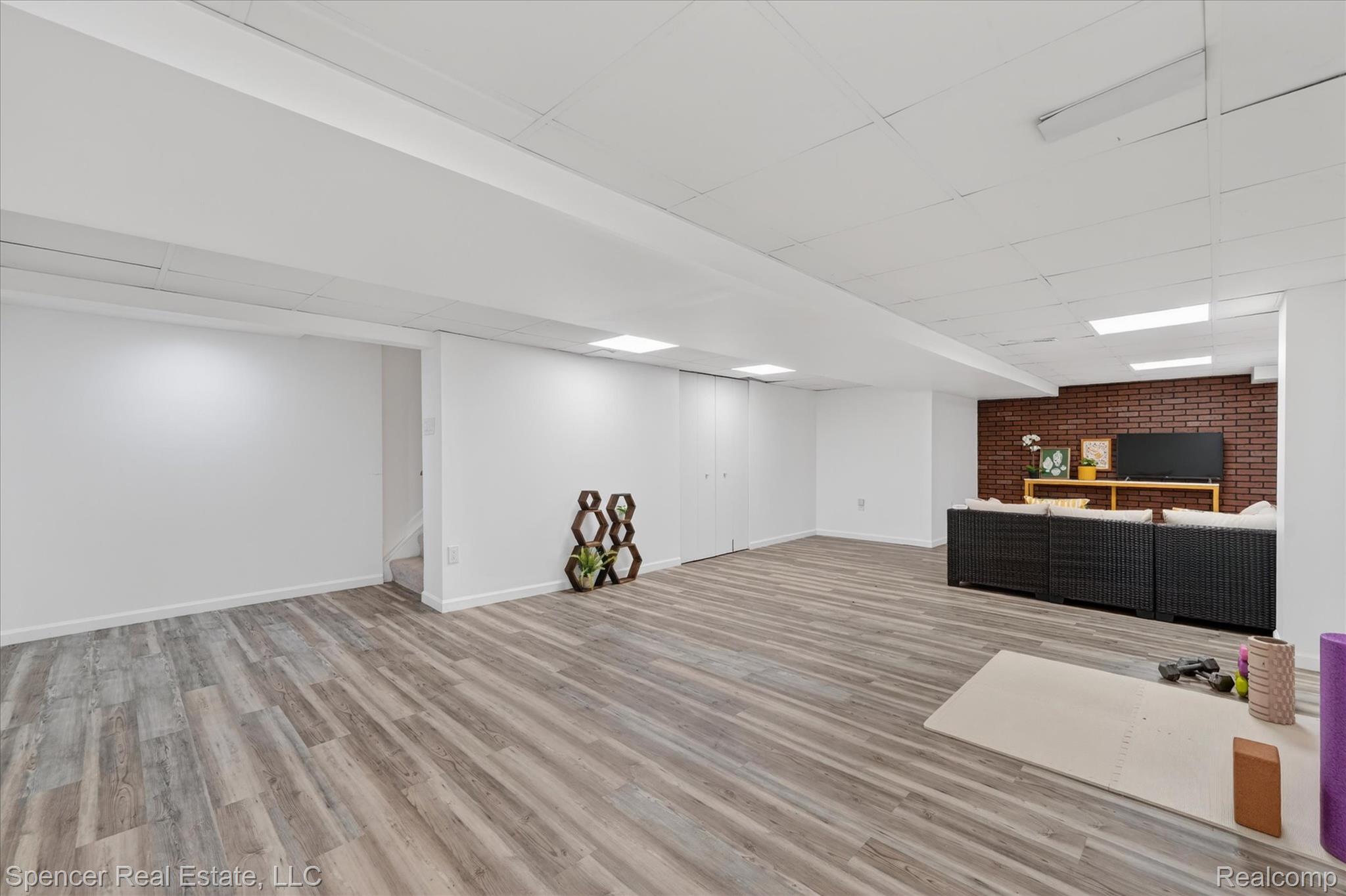 537 Tennyson Rochester, MI 48307 - Photo 30 of 35 31-537-Tennyson-Rochester-Hills-Windowstill.jpg