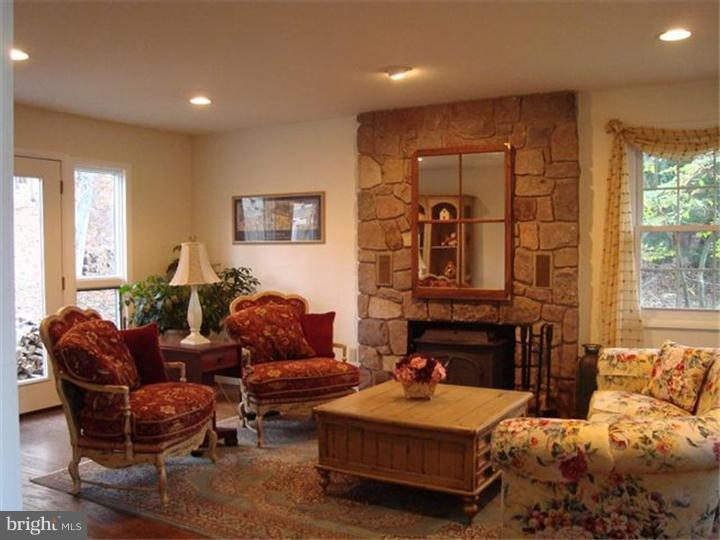 112 Ridge Valley Road Ottsville, PA 18942 - Photo 8 of 12 Living Room