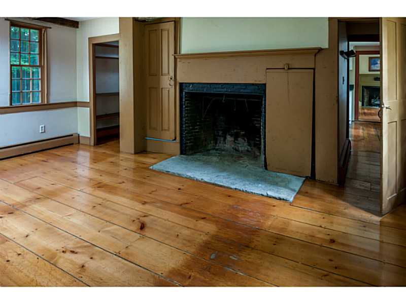 76 Wilbur Road Lincoln, RI 02865 - Photo 13 of 25 Living Room.