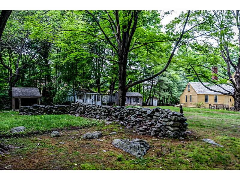 76 Wilbur Road Lincoln, RI 02865 - Photo 4 of 25 Yard/Garden.