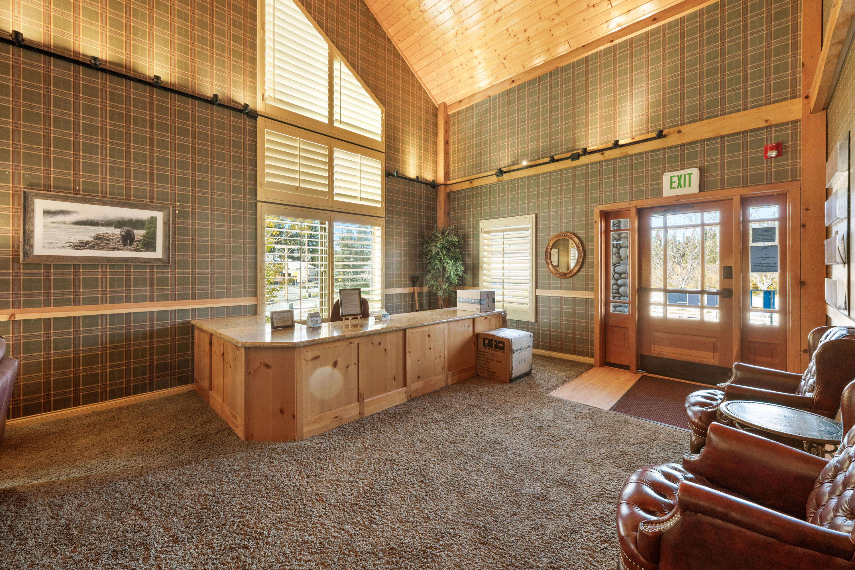 42718 Moonridge Road Big Bear Lake, CA 92315 - Photo 11 of 27 a room with furniture