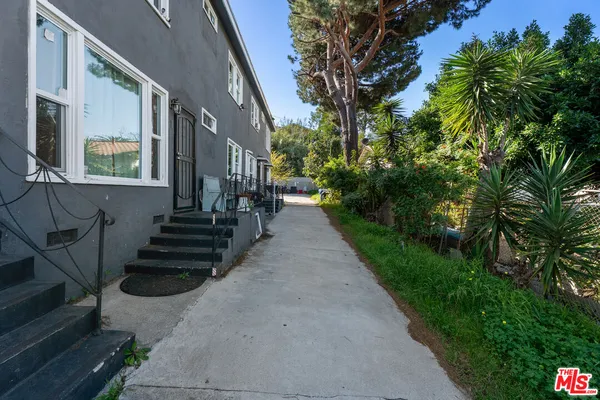 a view of a pathway with a house