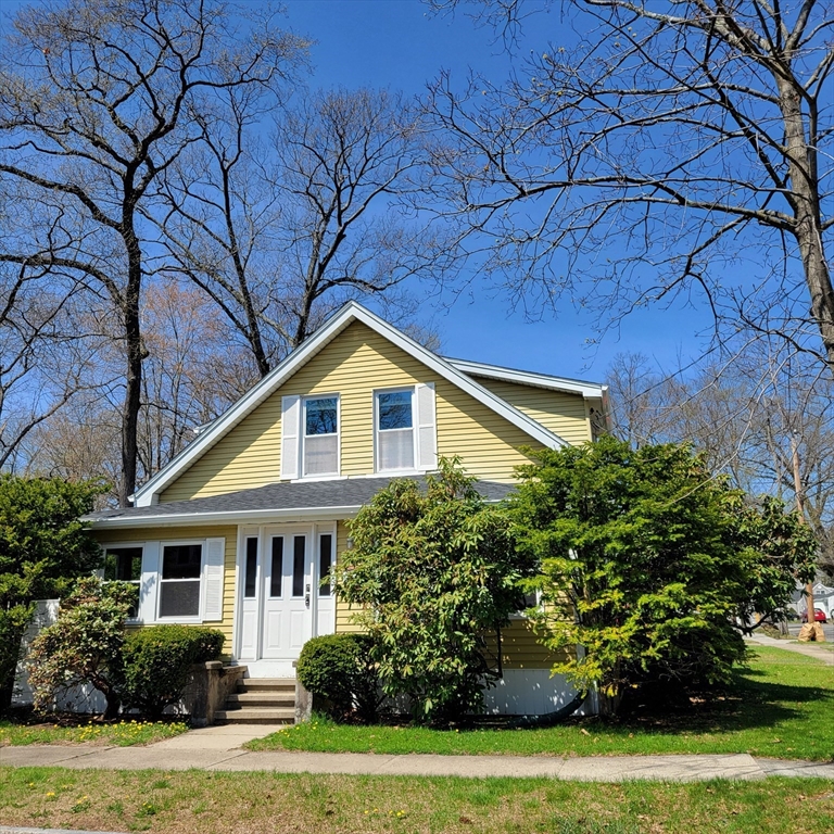 42 Carroll Street Springfield, MA 01108 - Photo 1 of 31 Gallery Image 1