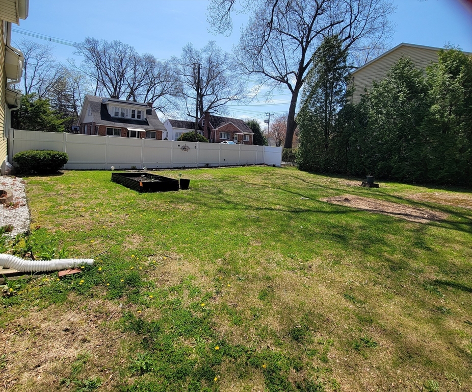 42 Carroll Street Springfield, MA 01108 - Photo 2 of 31 Gallery Image 2