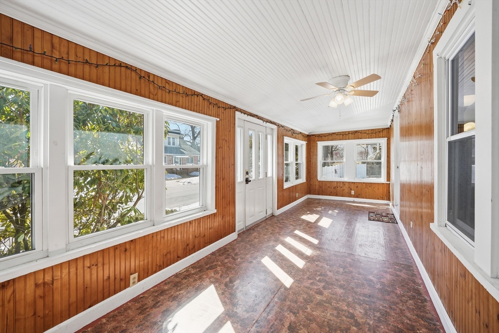 42 Carroll Street Springfield, MA 01108 - Photo 24 of 34