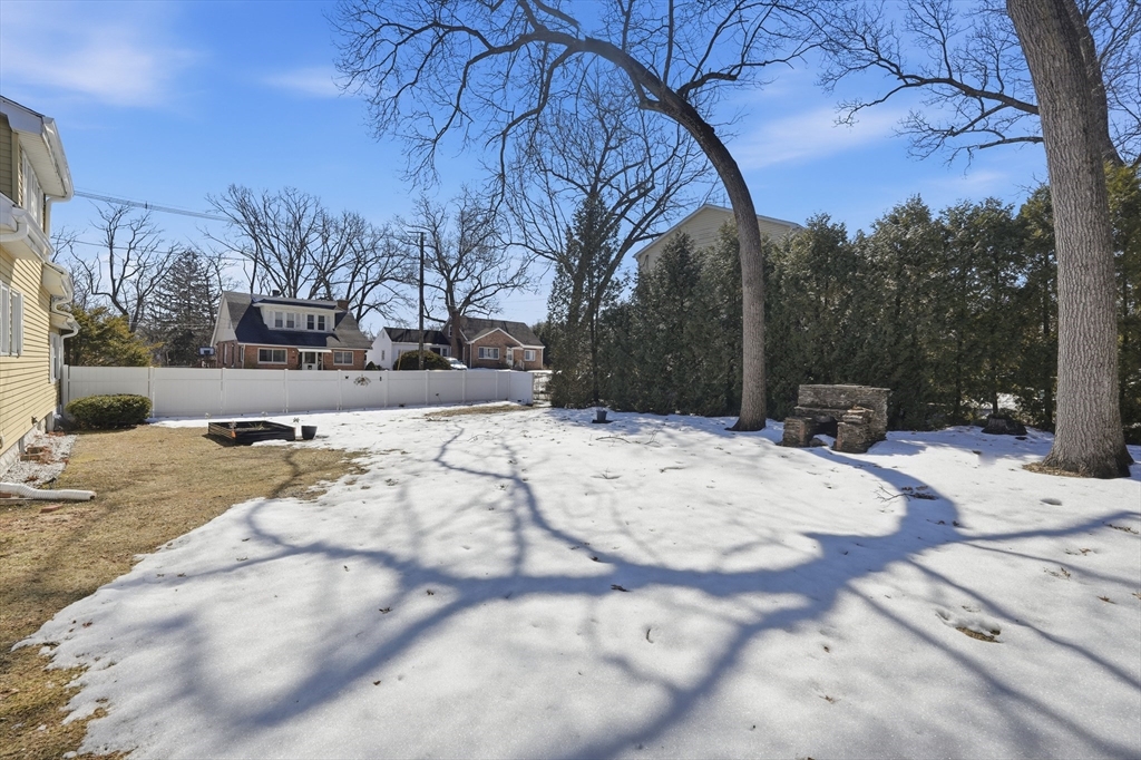 42 Carroll Street Springfield, MA 01108 - Photo 28 of 34