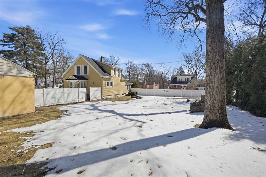 42 Carroll Street Springfield, MA 01108 - Photo 30 of 34